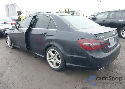 2013 Mercedes-Benz E 550 4Matic z USA, uszkodzony, nr VIN WDDHF9BB5DA677295